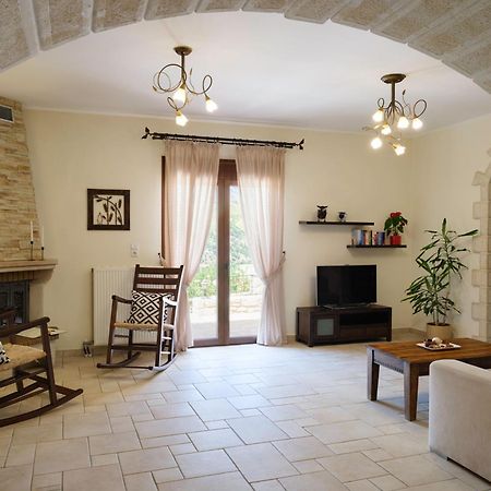 Ageri Traditional Villa Aryiroúpolis Zewnętrze zdjęcie
